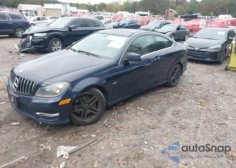 2012 Mercedes-Benz C 350 Sport z USA, uszkodzony, nr VIN WDDGJ5HB3CF817453